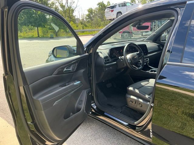 Used 2025 Chevrolet Traverse High Country w/ LPO, Floor Liner Package AWD/4WD image 15