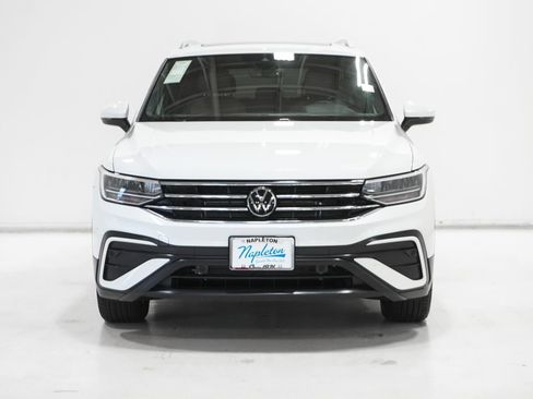 Used 2023 Volkswagen Tiguan SE image 3