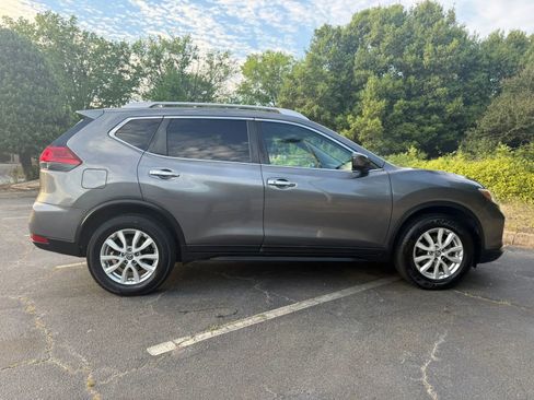 Used 2017 Nissan Rogue SV FWD image 5