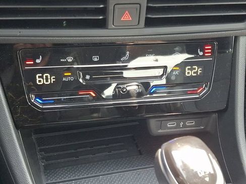 Used 2025 Volkswagen Jetta SE FWD image 16