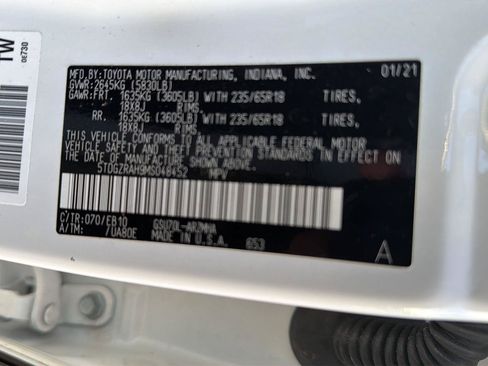 Certified 2021 Toyota Highlander XLE FWD image 44