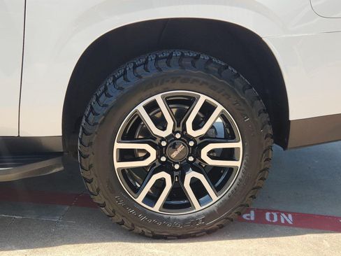 Certified 2024 GMC Yukon XL AT4 w/ Technology Package AWD/4WD image 5