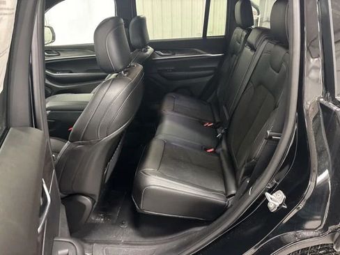 Used 2026 Jeep Grand Cherokee Altitude AWD/4WD image 28