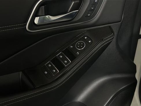 Used 2025 Nissan Rogue Platinum w/ Tech Package image 18