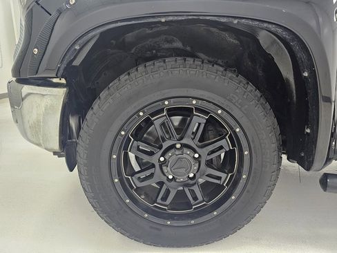 Used 2014 Toyota Tundra SR5 w/ SR5 Upgrade Package image 7