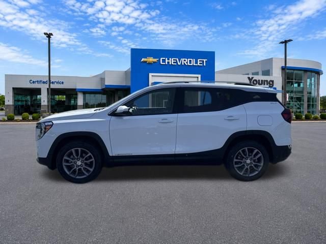 Used 2024 GMC Terrain SLT AWD/4WD image 4