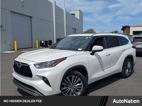 Used 2021 Toyota Highlander Platinum AWD/4WD image 1