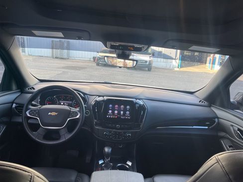 Used 2023 Chevrolet Traverse LT w/ LT Premium Package AWD/4WD image 5
