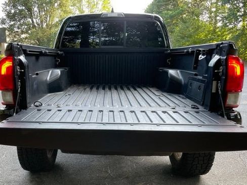 Used 2022 Toyota Tacoma SR w/ SR Convenience Package RWD image 8