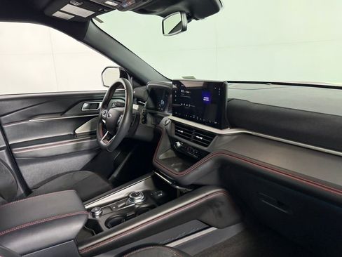 Used 2025 Ford Explorer ST image 27