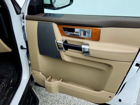 Used 2016 Land Rover LR4 HSE image 28