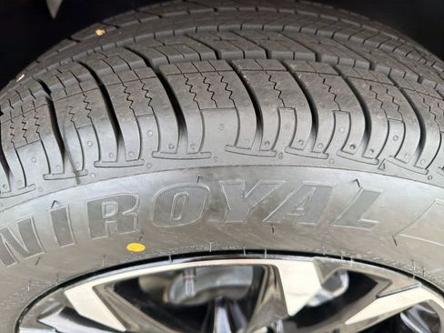 Used 2023 Chevrolet TrailBlazer LT FWD image 28
