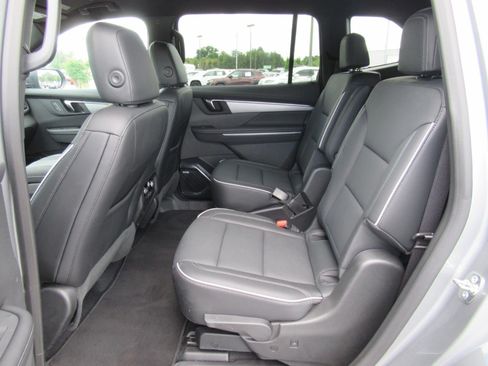 Used 2025 Buick Enclave Preferred w/ Power Package FWD image 31