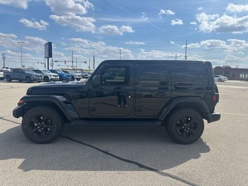 Used 2021 Jeep Wrangler Unlimited Sahara image 3