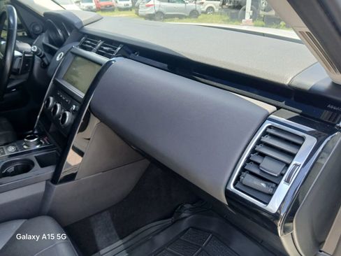 Used 2020 Land Rover Discovery SE AWD/4WD image 18