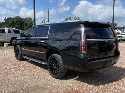 Used 2018 Cadillac Escalade ESV Luxury RWD image 11