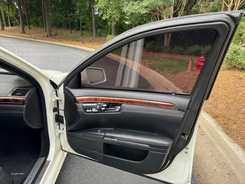 Used 2011 Mercedes-Benz S 63 AMG w/ Driver Assistance Pkg image 35