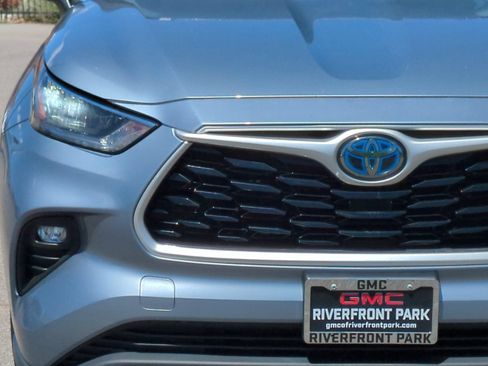 Used 2020 Toyota Highlander XLE AWD/4WD image 45