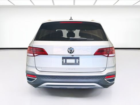 Used 2024 Volkswagen Taos SE FWD image 5