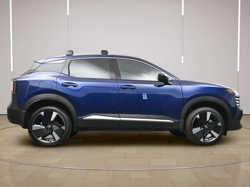 Certified 2026 Nissan Kicks SR FWD image 22