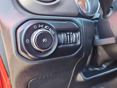 Used 2020 Jeep Wrangler Sport image 31