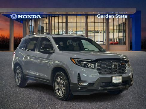 Certified 2023 Honda Passport TrailSport image 2
