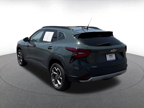 Used 2025 Chevrolet Trax LT FWD image 10