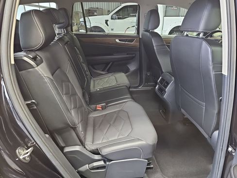 Used 2024 Volkswagen Atlas SE FWD image 11