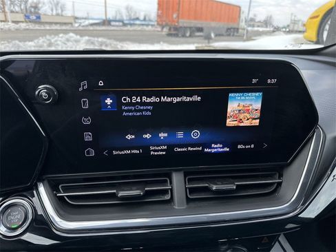 Used 2025 Chevrolet Trax RS w/ Sunroof Package image 16