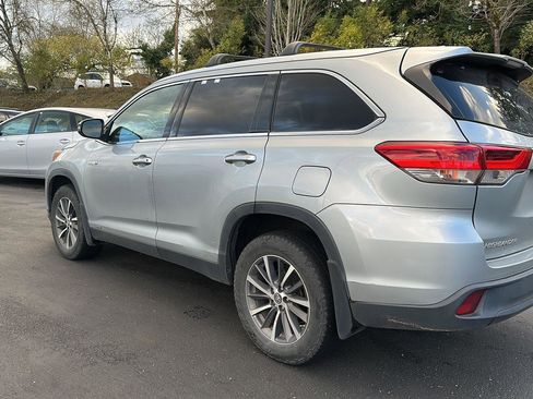 Used 2023 Toyota Tacoma TRD Off-Road w/ Technology Package image 4