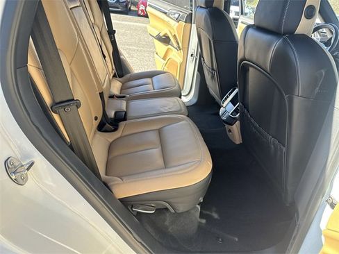 Used 2016 Porsche Cayenne Base image 11