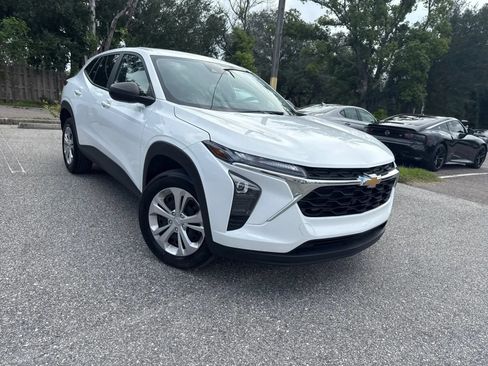 Used 2025 Chevrolet Trax LS FWD image 6