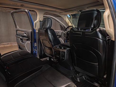 Used 2019 RAM 1500 Laramie AWD/4WD image 25