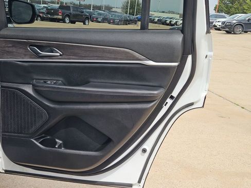 Used 2023 Jeep Grand Cherokee L Limited image 27