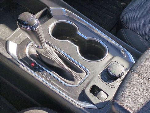 Used 2020 Chevrolet Traverse LT w/ Driver Confidence II Package image 16