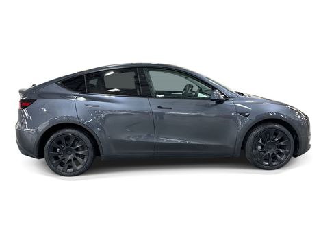 Certified 2023 Tesla Model Y Long Range AWD/4WD image 7