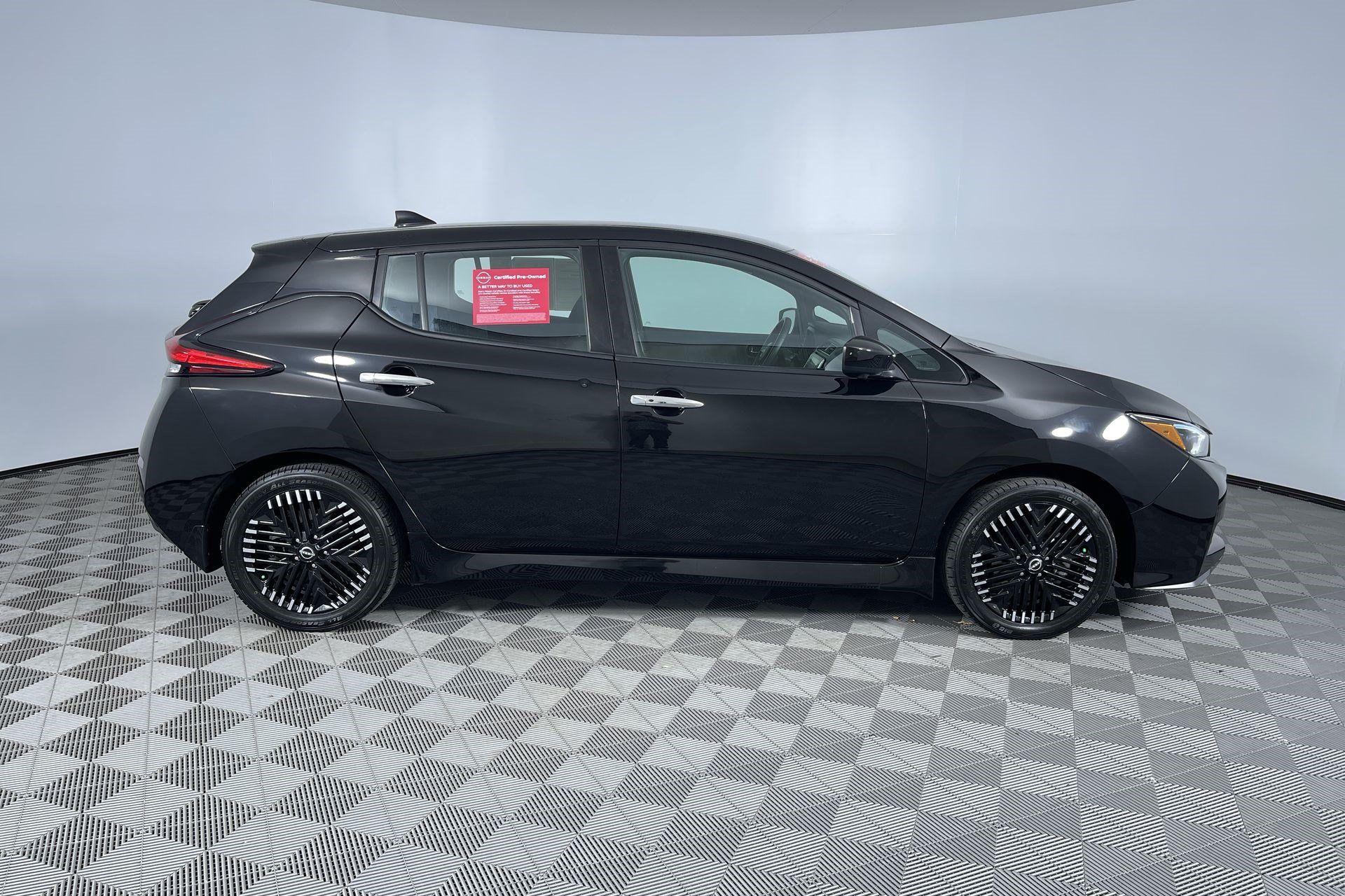 Certified 2025 Nissan Leaf SV Plus FWD image 10