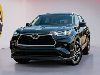 Used 2022 Toyota Highlander XLE FWD video 1