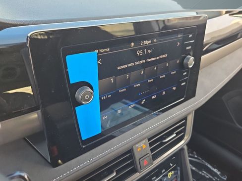 New 2026 Volkswagen Taos SE image 22