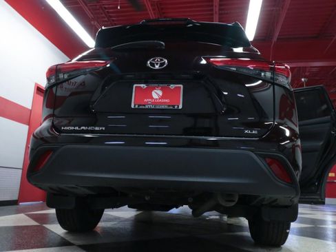 Used 2022 Toyota Highlander XLE image 28