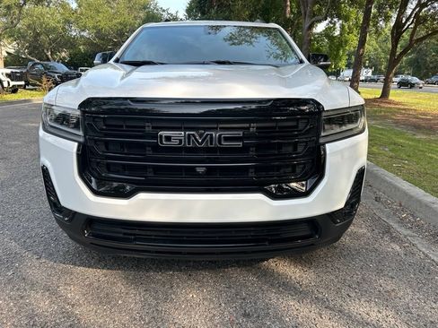 Used 2023 GMC Acadia SLT w/ Elevation Edition FWD image 3