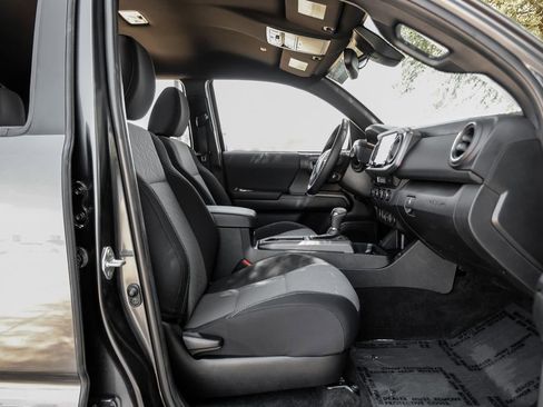 Used 2023 Toyota Tacoma TRD Sport AWD/4WD image 44