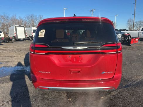 Used 2024 Chrysler Pacifica Pinnacle image 5