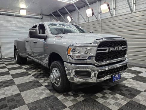 Used 2024 RAM 3500 Tradesman w/ Chrome Appearance Group AWD/4WD image 5