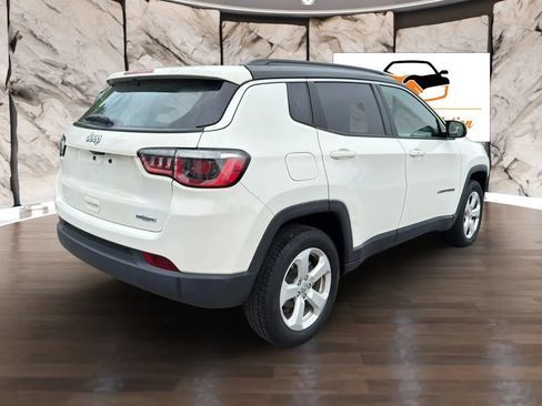 Used 2018 Jeep Compass Latitude w/ Popular Equipment Group AWD/4WD image 5