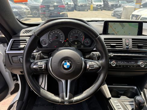 Used 2016 BMW M4 Convertible image 10