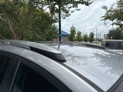Used 2017 Toyota RAV4 LE FWD image 5