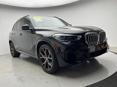 Certified 2022 BMW X5 xDrive40i w/ M Sport Package AWD/4WD image 2