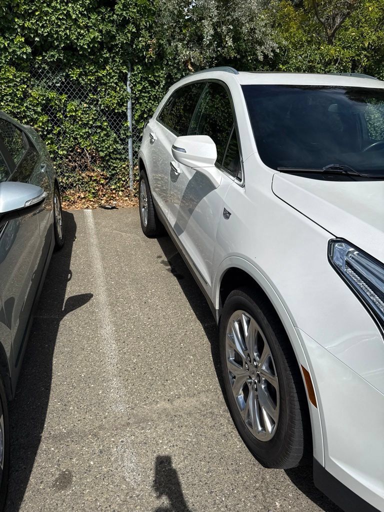 Used 2020 Cadillac XT5 Premium Luxury FWD image 3