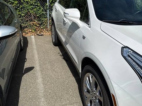 Used 2020 Cadillac XT5 Premium Luxury FWD image 3